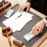 Bavaria-Finanz Erfahrungen: Gerichtsurteile bestätigen die Rechtmäßigkeit von Vermittlungsgebühren